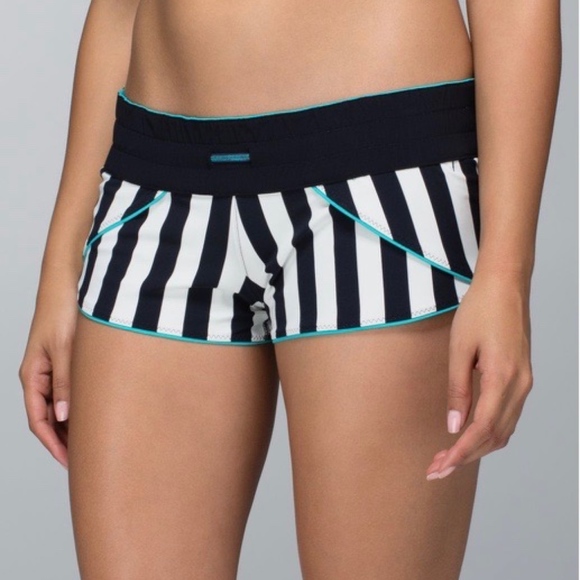 Lululemon Reversible Shanti Surf Short - Size 4 - Picture 4 of 7